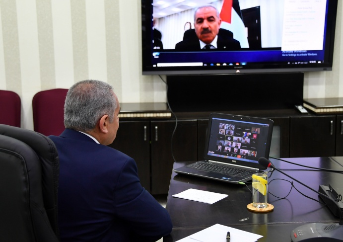 اشتية: موقفنا ثابت بالدفاع عن الحريات وحقوق الإنسان 