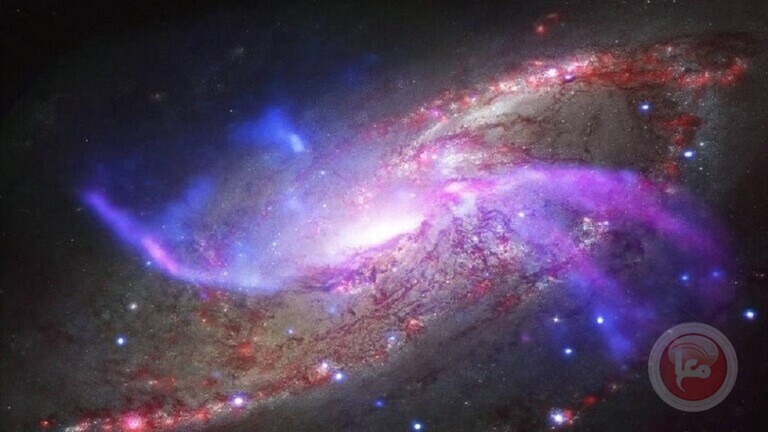 علماء الفلك: بعض جسيمات الضوء تستطيع الإفلات من &quot;براثن&quot; ثقوب سوداء