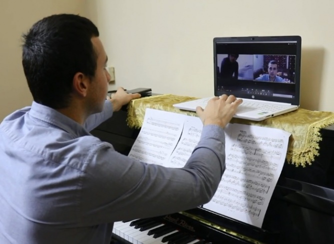 تعليم الموسيقى عن بُعد تحد فرضته كورونا