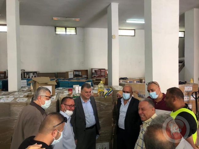 محافظ جنين يتسلم 1000 طرد غذائي من الإتحاد العام لنقابات العمال 