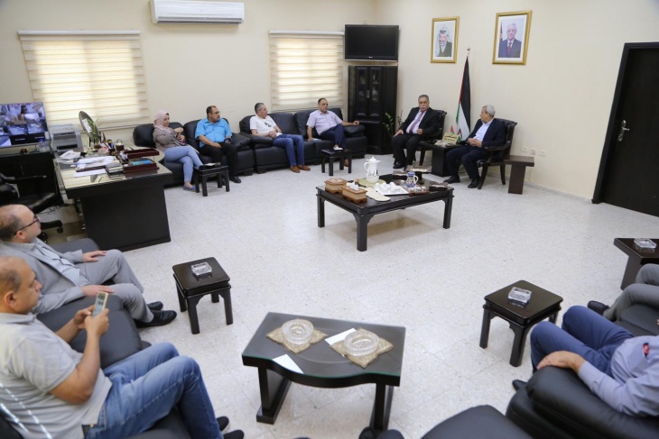 محافظ قلقيلية يلتقي نقيب الاطباء.