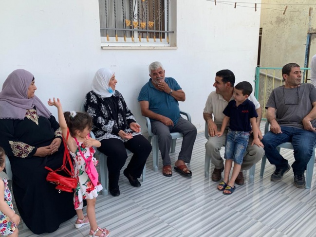غنام تزور عدد من عائلات الأسرى في دير عمار وبيتلو وجمالا