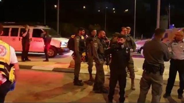 إغلاق مداخل بيت لحم- الاحتلال يطلق النار على سائق دراجة ويزعم اصابة جندي