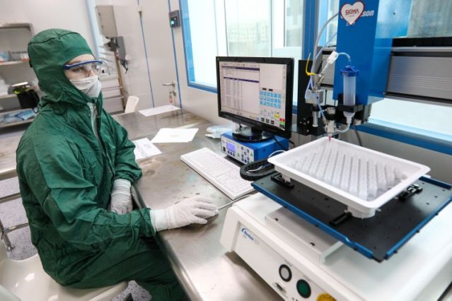روسيا تصادق على أول دواء مضاد لفيروس كورونا