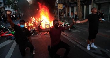شاهد- بعد امريكا.. مظاهرات كبيرة في باريس ضد العنصرية والشرطة تستخدم القوة 