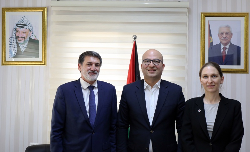 وزير القدس يبحث مع مديرة بعثة الصليب الأحمر آخر التطورات