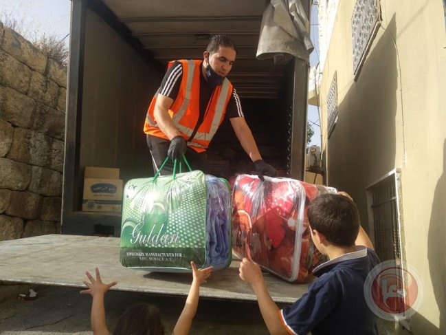 تنمية الخليل تستهدف الاسر المحجورة بطرود غذائية لليوم الرابع