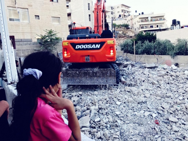 الاحتلال يهدم منزلين في بلدة الطور 