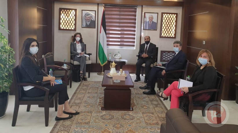 وزير الزراعة يبحث مع سفيرة الدنمارك لدى فلسطين سبل دعم وتشجيع الاستثمارات الزراعية