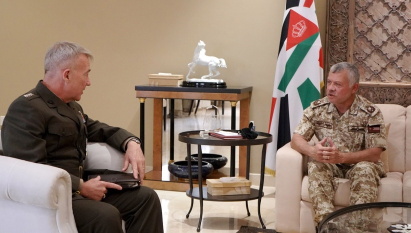ملك الأردن يبحث مع قائد المركزية الأمريكية ملف القضية الفلسطينية