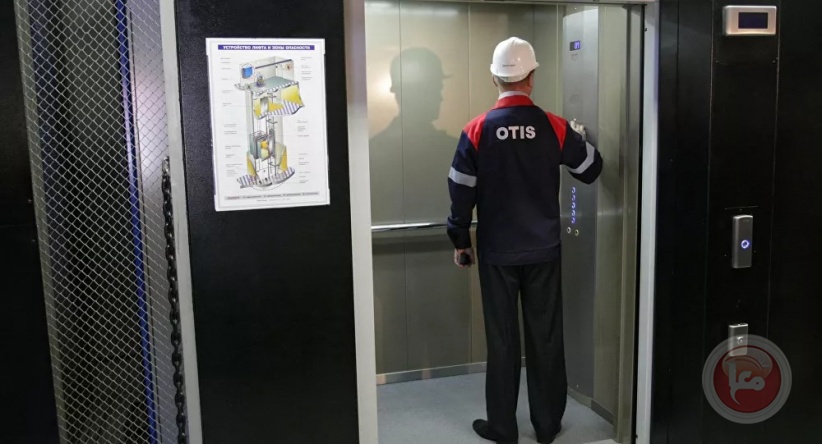 زر مصعد كهربائي ينقل فيروس كورونا إلى 71 شخصا