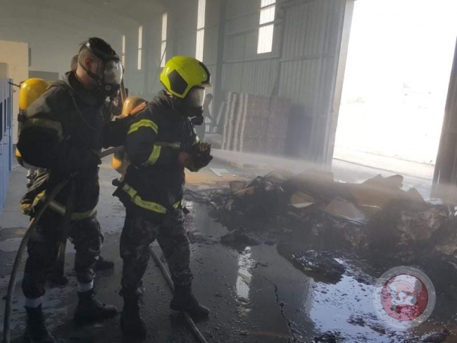 الدفاع المدني يحد من حريق داخل مصنع كرتون شرق نابلس