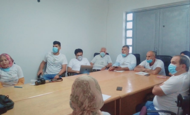 اللجنة الأولمبية تعقد محاضرة في إدارة المؤسسات الرياضية