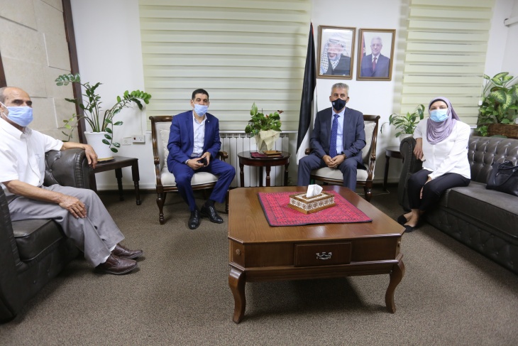 وزير الحكم المحلي يطلع على احتياجات عدد من الهيئات المحلية