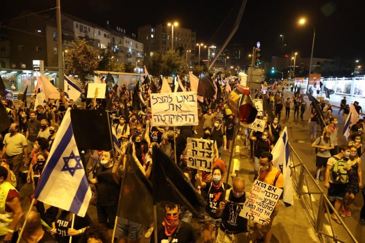 الآف الإسرائيليين يتظاهرون ضد نتنياهو 