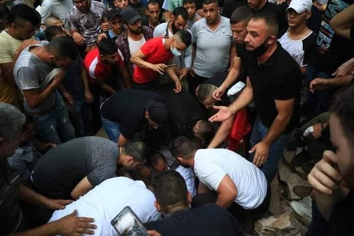 صور- تشييع جثمان الشهيد الطبيب نضال جبارين