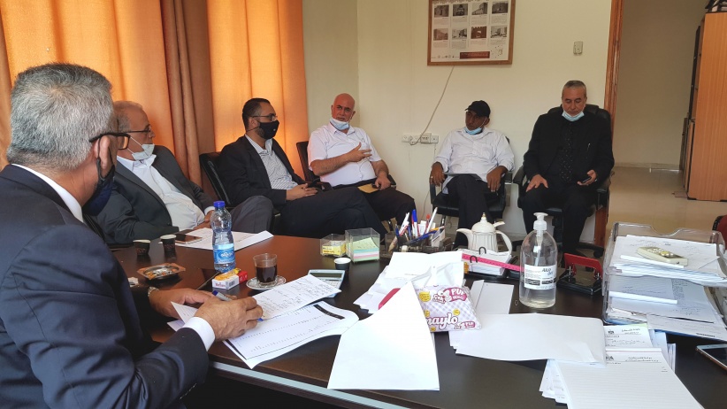 وزير الحكم المحلي يتابع قضايا المواطنين في محافظة القدس خلال دوامه اليوم في مديريتها