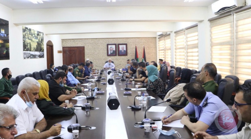 محافظ الخليل يلتقي لجنة العلاقات العامة العليا في الأجهزة الأمنية