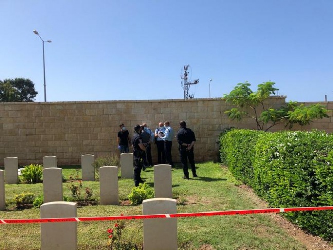 العثور على جثة رضيع بمقبرة  في حيفا