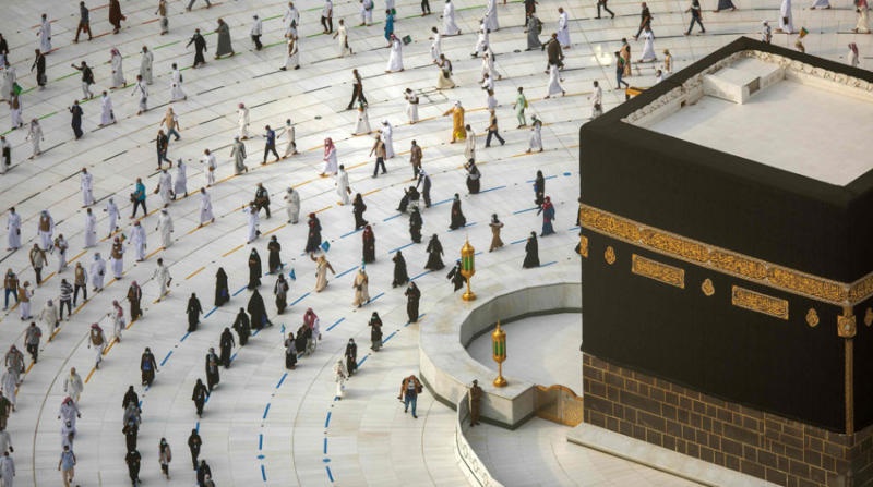 الحرم المكي يستقبل أول فوج من المعتمرين بعد انتهاء مناسك الحج