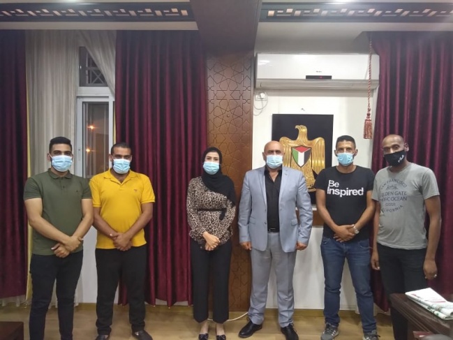 الرجوب يلتقي الهيئة  الإدارية لمركز الشباب الاجتماعي في مخيم جنين
