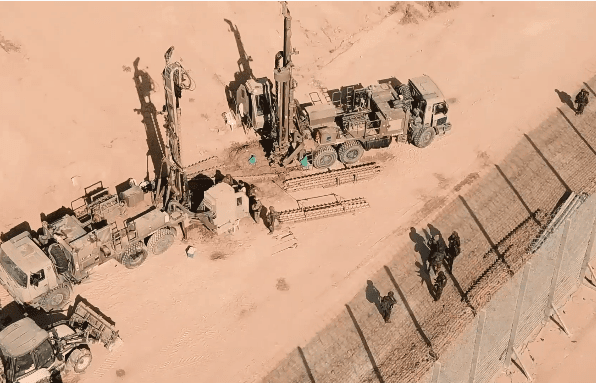 جيش الاحتلال يكشف عن نفق جنوب قطاع غزة