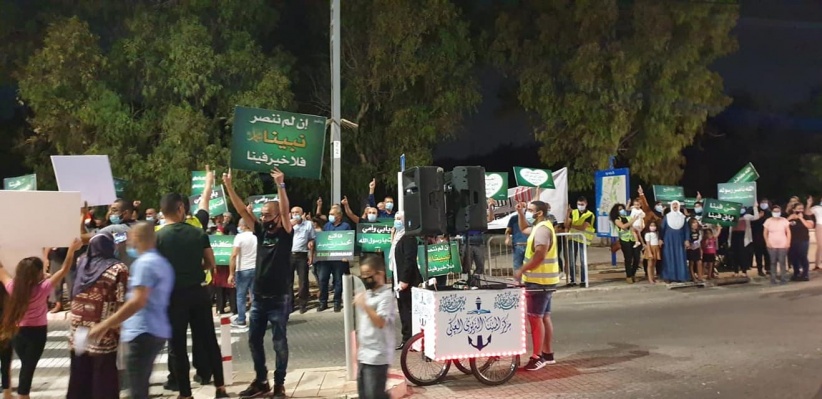 المئات من اهالي عكا يشاركون في المسيرة والوقفة الاحتجاجية نصرة للنبي الكريم محمد