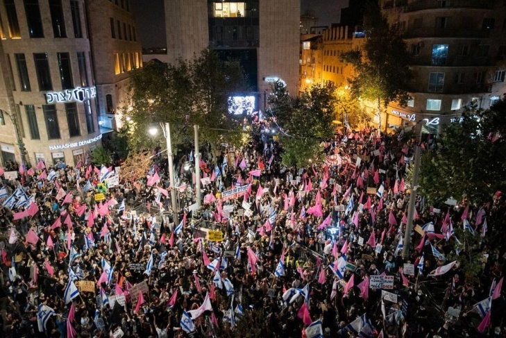 الأسبوع الـ 19 للتظاهرات: الآلاف يتظاهرون ضد نتنياهو