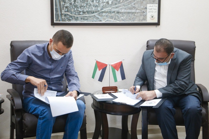 توقيع اتفاقية تنفيذ مشروع تأهيل طرق داخلية في قلقيلية