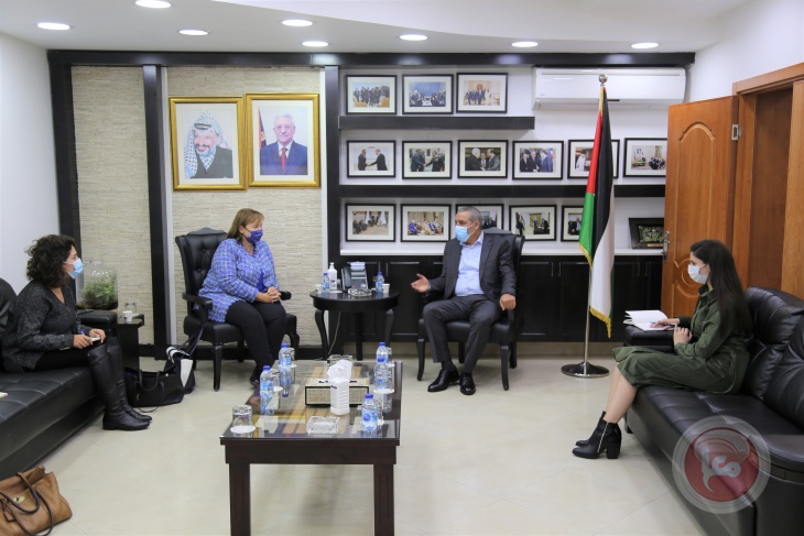 الوزير الشيخ يطلع ممثلة الاتحاد الأوروبي لعملية السلام على آخر التطورات