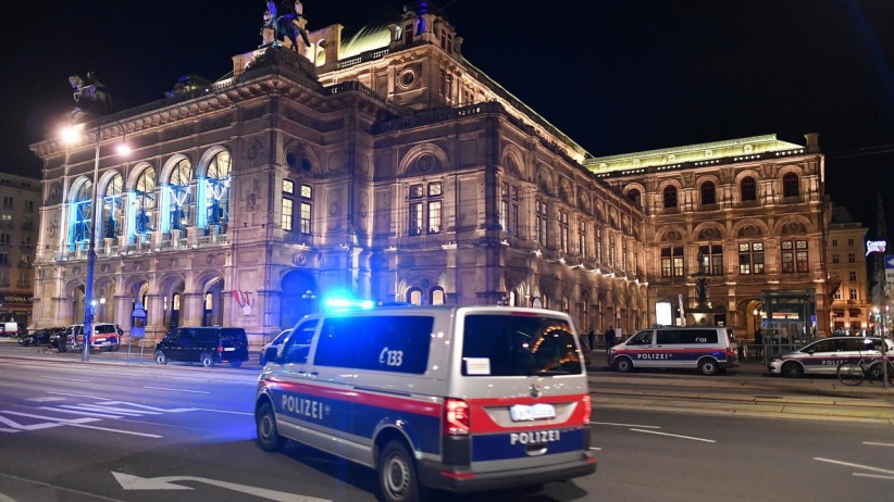 إغلاق مسجدين عقب استهداف فيينا وتوقيف رئيس جهاز مكافحة الإرهاب