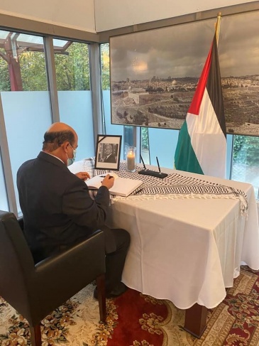 سفارة فلسطين لدى بولندا تقيم بيت عزاء بوفاة امين سر اللجنة التنفيذية