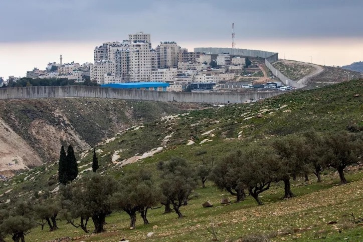 بعد تجميد دام 10سنوات- إسرائيل تعيد إطلاق مشروع استيطاني بالقدس المحتلة 