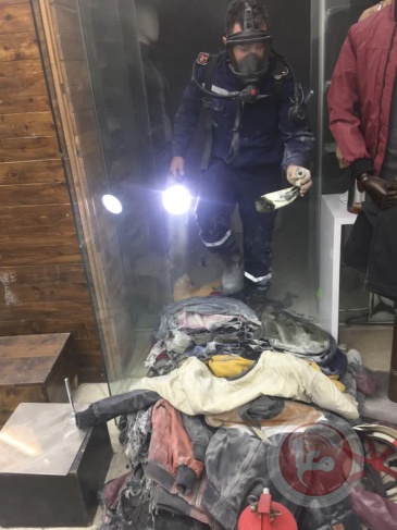 اطفائية بلدية الخليل تخمد نيرانا اندلعت في محل تجاري بالمدينة