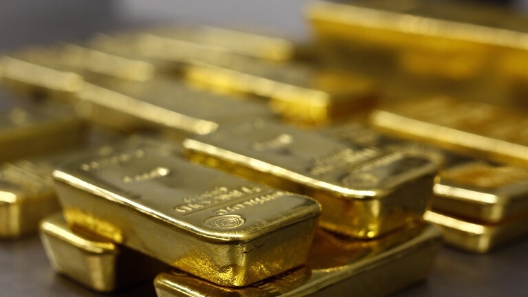 الذهب يسجل أكبر صعود شهري وسط تراجع الدولار