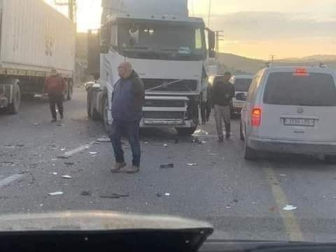 مصرع مواطن و4 اصابات في حادث سير غرب الخليل