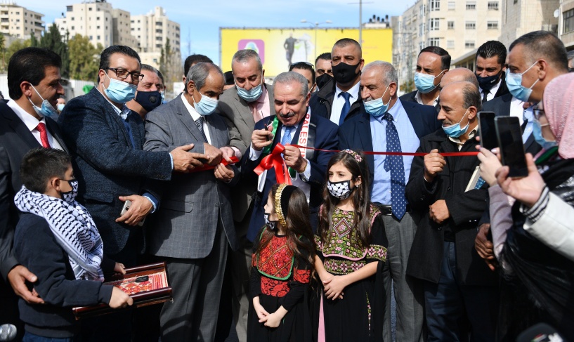 اشتية يفتتح شارع قلنديا القدس