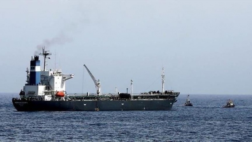 النفط يهبط مع إعادة تعويم السفينة الجانحة في قناة السويس