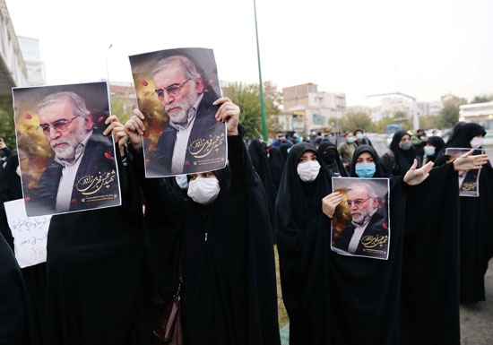 توعُّد بالثأر.. مظاهرات في طهران احتجاجا على اغتيال العالم زاده