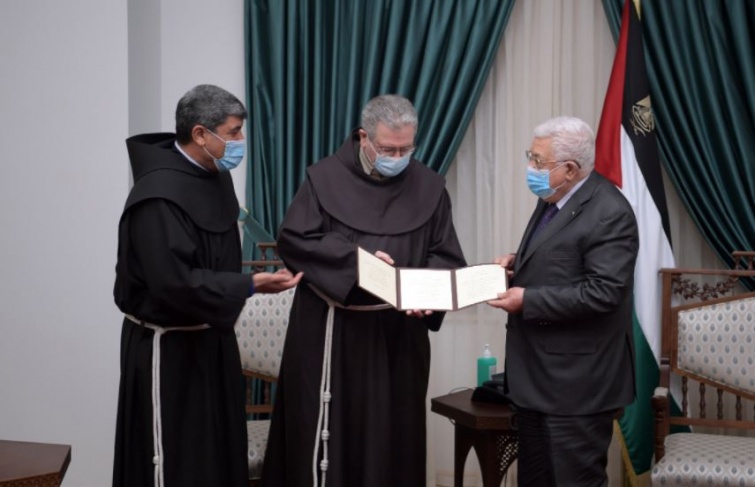 الرئيس يتلقى دعوة لحضور قداس منتصف الليل 