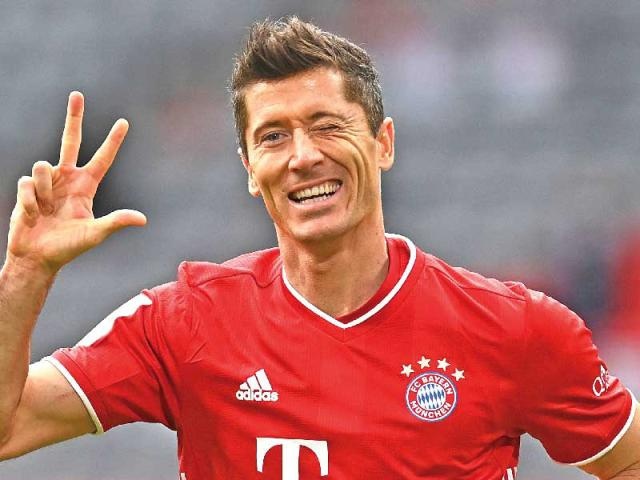 ليفاندوفسكي يتوج بجائزة الأفضل في 2020