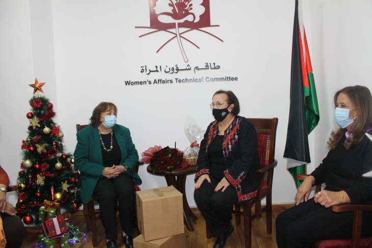 وزيرة الصحة تناقش جملة قضايا تهم المرأة الفلسطينية 