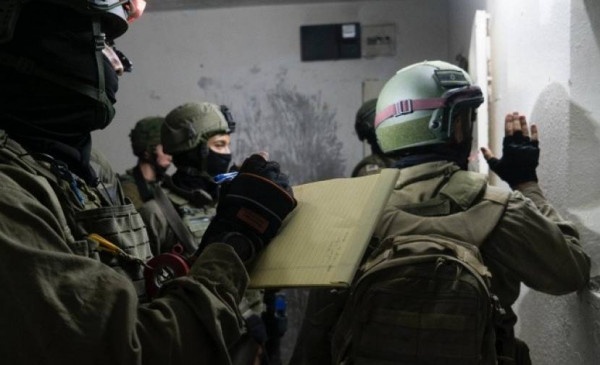 اعتقالات بالضفة- 46 اصابة وأخذ قياسات منزلين خلال اقتحام نابلس