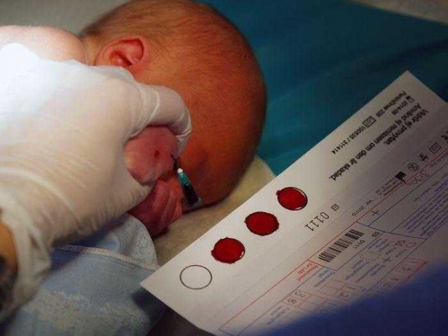 الصحة بغزة: نفاذ الفحص المخبري الخاص بالأطفال حديثي الولادة