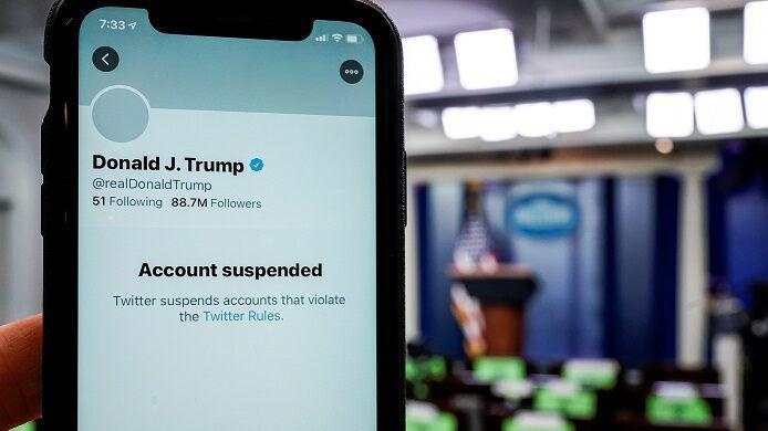 تويتر يمنع ترامب من التغريد عبر حساب رئيس الولايات المتحدة