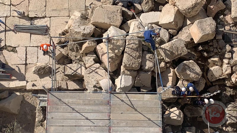 سلطات الاحتلال تنفذ أعمال حفر في ساحة البراق 