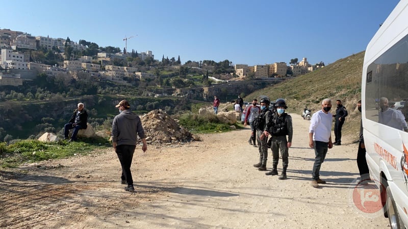 ضرب واعتقال وتجريف- اخلاء اراضي حي وادي الربابة في القدس 
