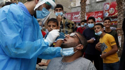 مباحثات مع اسرائيل لتخصيص لقاحات للطاقم الطبي الفلسطيني 