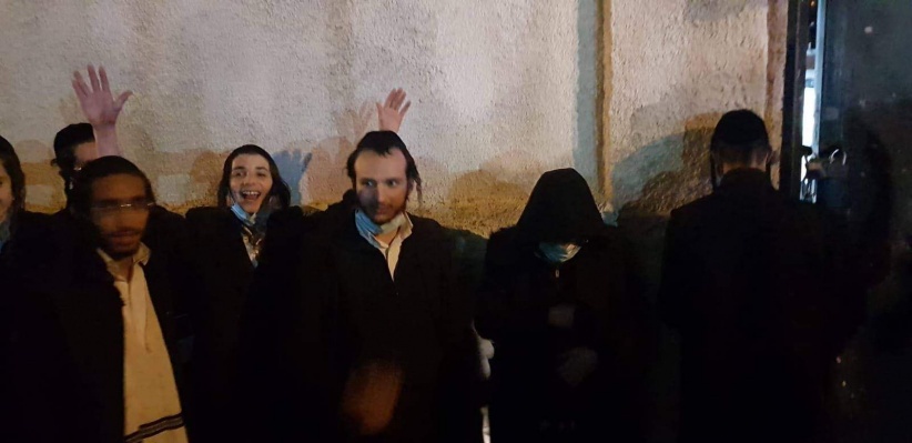 السلطة تعيد 20 مستوطنا للجانب الإسرائيلي وصلوا قبر يوسف بنابلس بدون تنسيق 