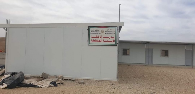 الاحتلال يخطر بهدم مسجد ومدرسة شرق يطا